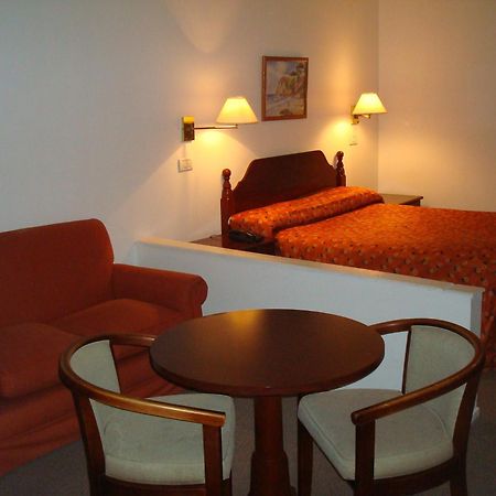 Family Inn San Rafael  Eksteriør bilde